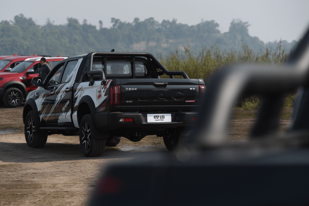 鯊魚王多變體汽車智能皮卡后箱蓋 鯊魚王多變體汽車智能皮卡后箱蓋