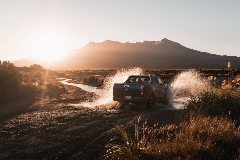 鯊魚王多變體汽車智能皮卡后箱蓋 鯊魚王多變體汽車智能皮卡后箱蓋