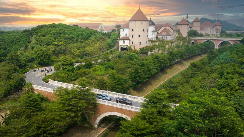 鯊魚王多變體汽車智能皮卡后箱蓋 鯊魚王多變體汽車智能皮卡后箱蓋