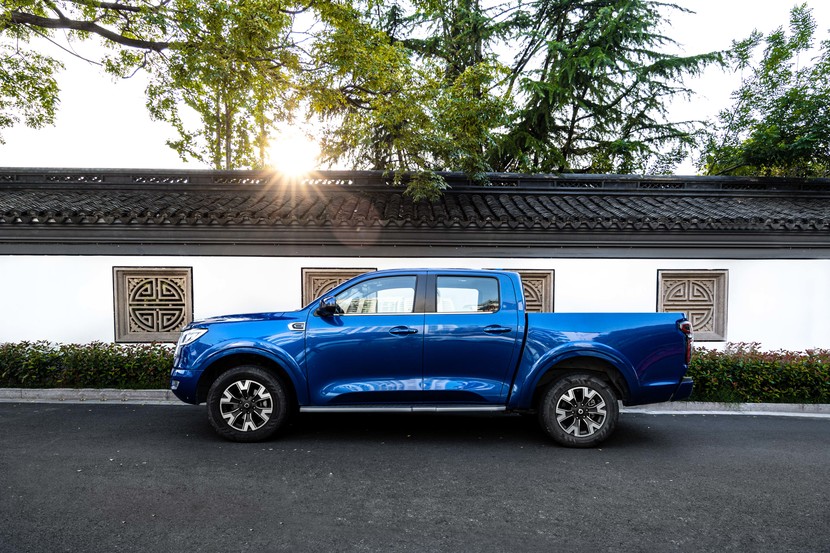 鯊魚王多變體汽車智能皮卡后箱蓋 鯊魚王多變體汽車智能皮卡后箱蓋