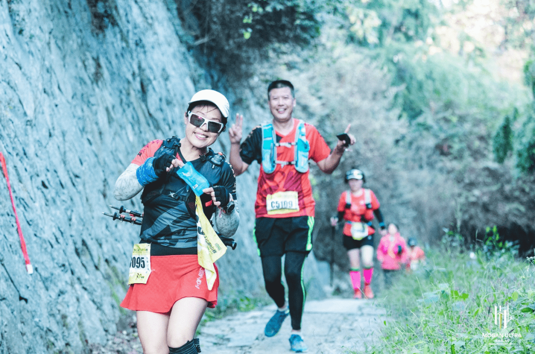 鯊魚王多變體汽車智能皮卡后箱蓋 鯊魚王多變體汽車智能皮卡后箱蓋