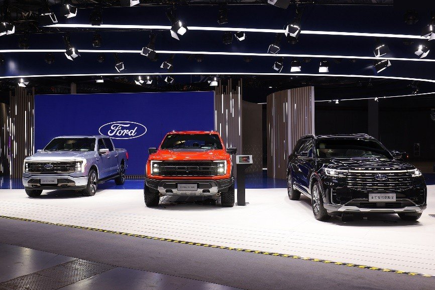 鯊魚王多變體汽車智能皮卡后箱蓋 鯊魚王多變體汽車智能皮卡后箱蓋