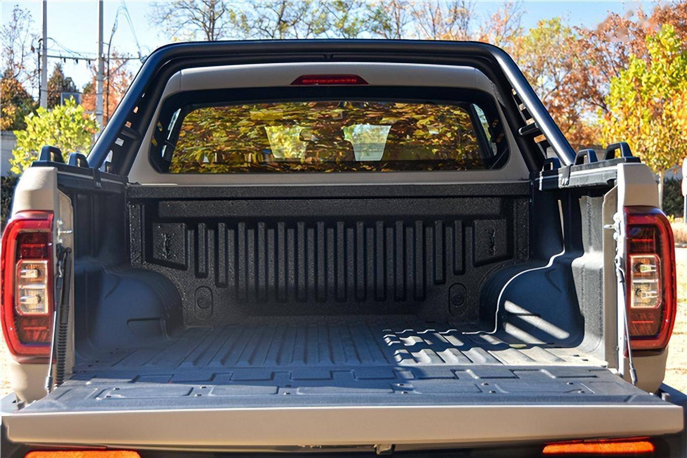 鯊魚王多變體汽車智能皮卡后箱蓋 鯊魚王多變體汽車智能皮卡后箱蓋